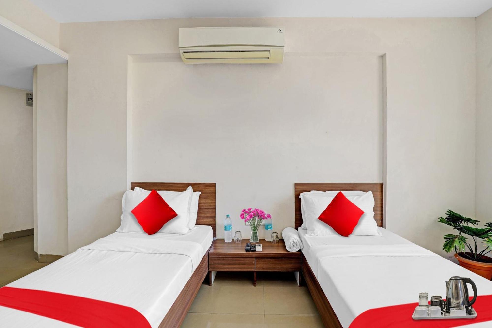 Oyo Flagship Hotel Residency スィルヴァーサー エクステリア 写真