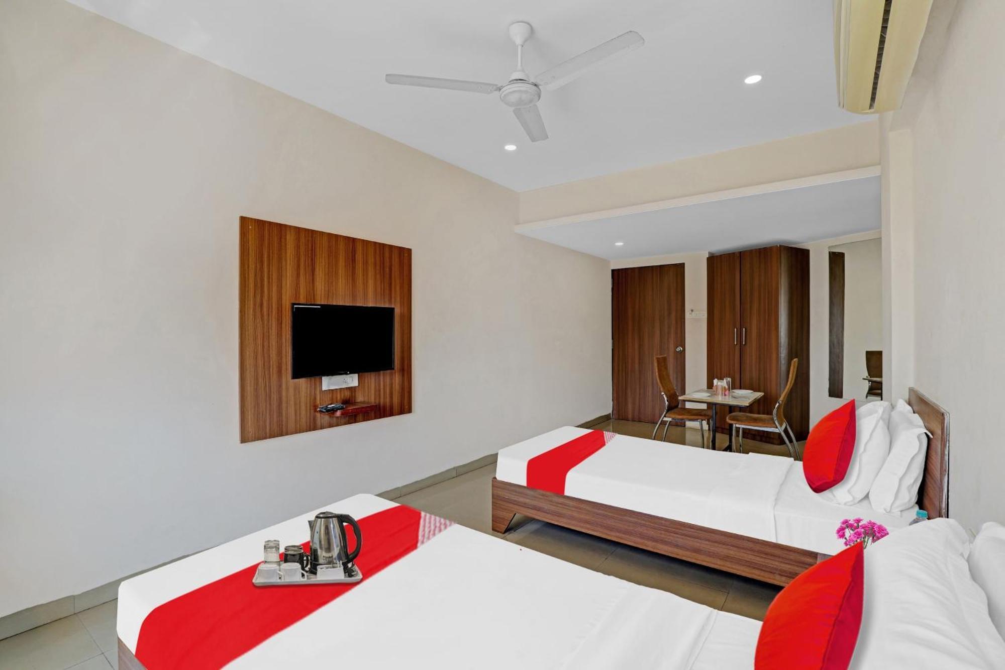 Oyo Flagship Hotel Residency スィルヴァーサー エクステリア 写真